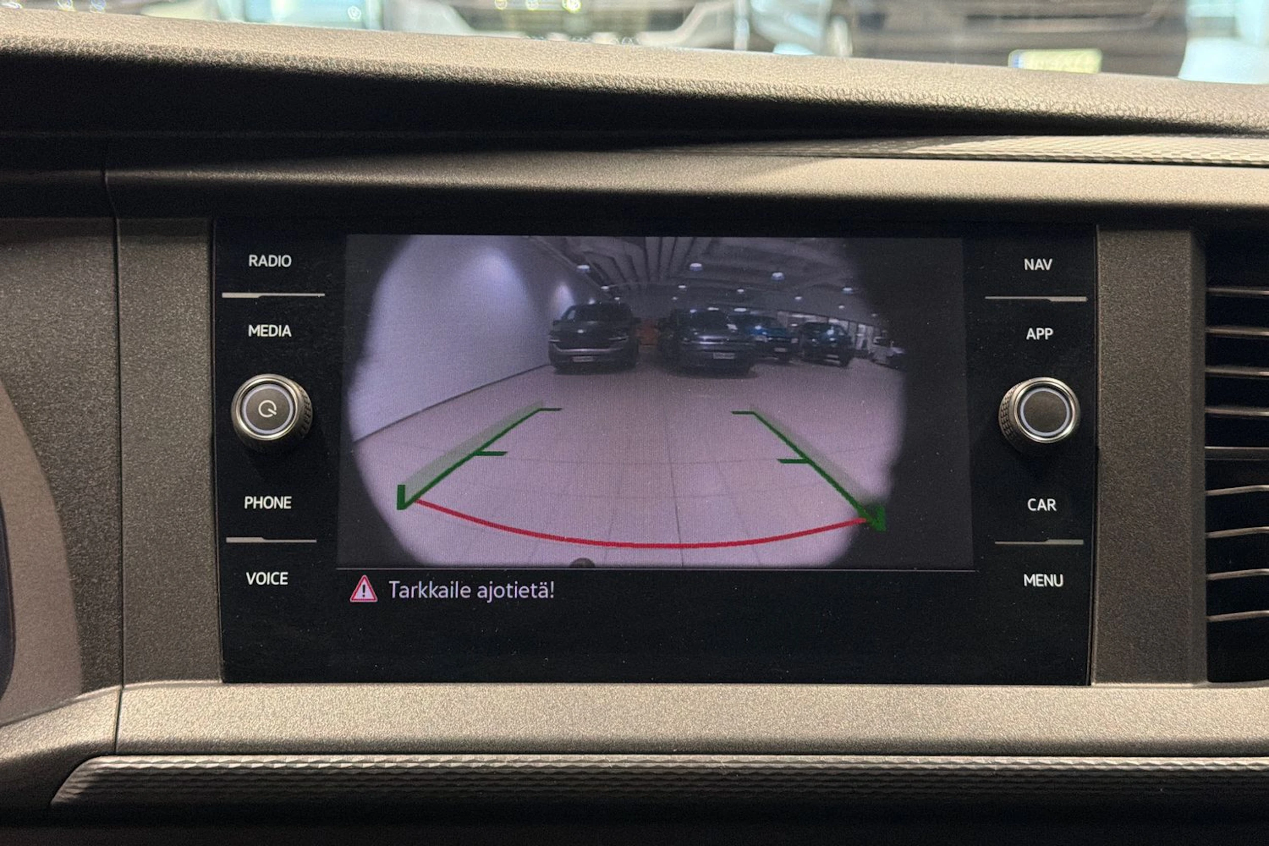 punainen Volkswagen Transporter 2021 kuva 20.