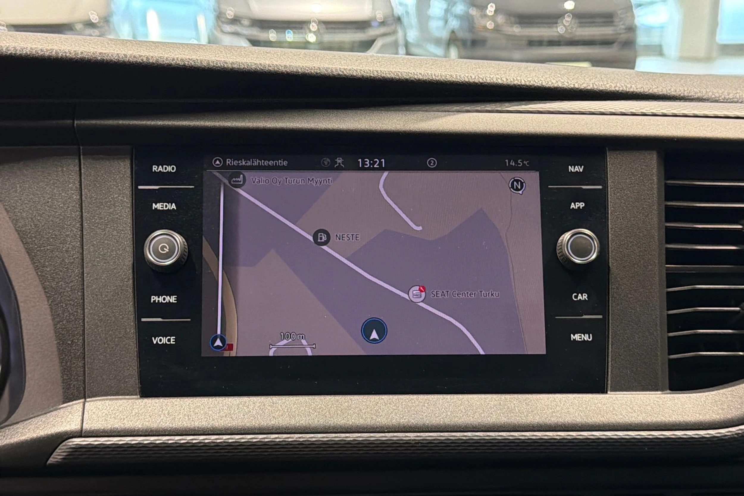 punainen Volkswagen Transporter 2021 kuva 21.