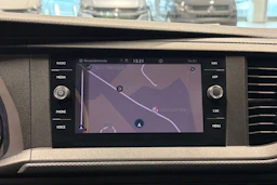 punainen Volkswagen Transporter 2021 kuva 21.