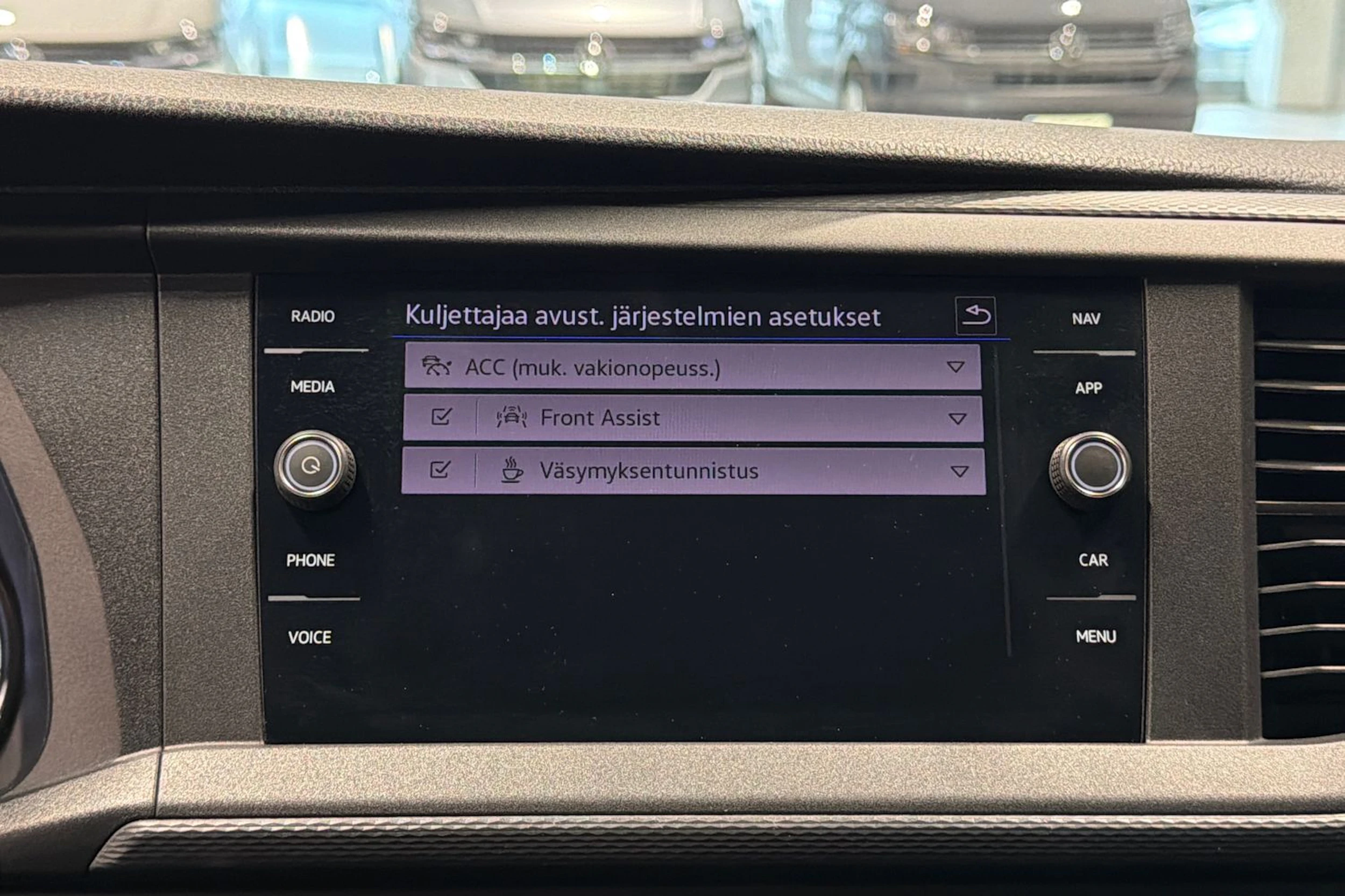 punainen Volkswagen Transporter 2021 kuva 22.