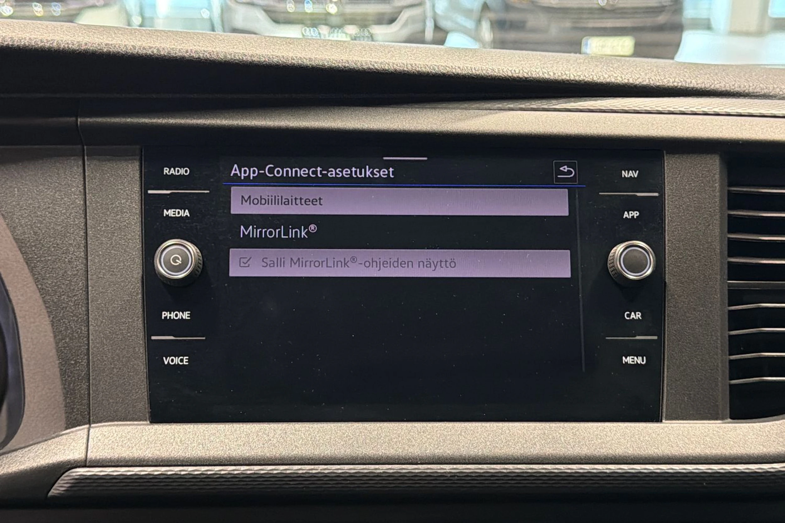 punainen Volkswagen Transporter 2021 kuva 23.