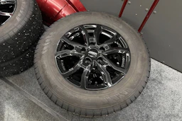 punainen Volkswagen Transporter 2021 kuva 29.