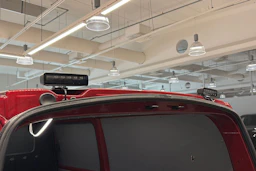 punainen Volkswagen Transporter 2021 kuva 36.