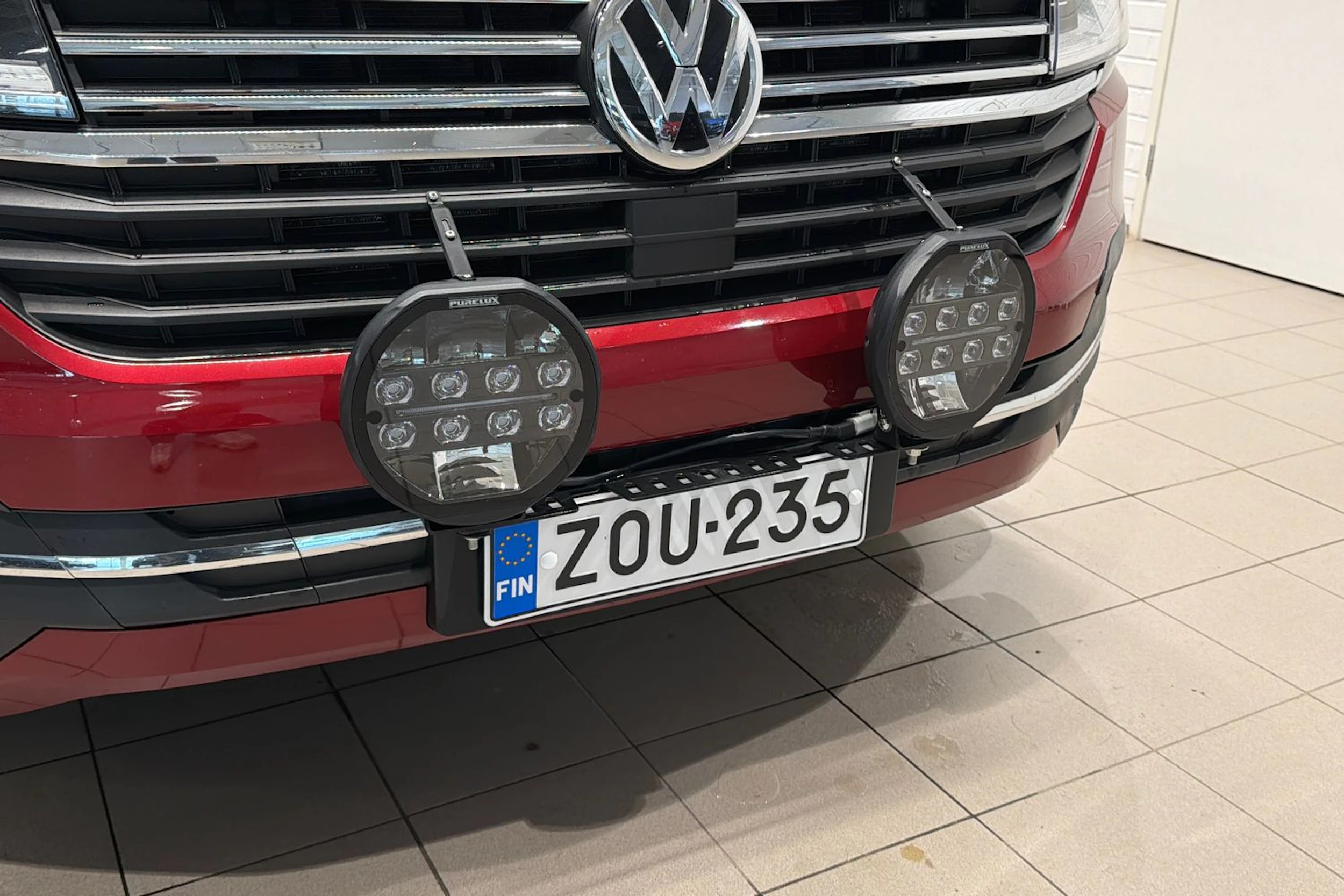 punainen Volkswagen Transporter 2021 kuva 37.