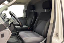 valkoinen Volkswagen Transporter 2021 kuva 8.