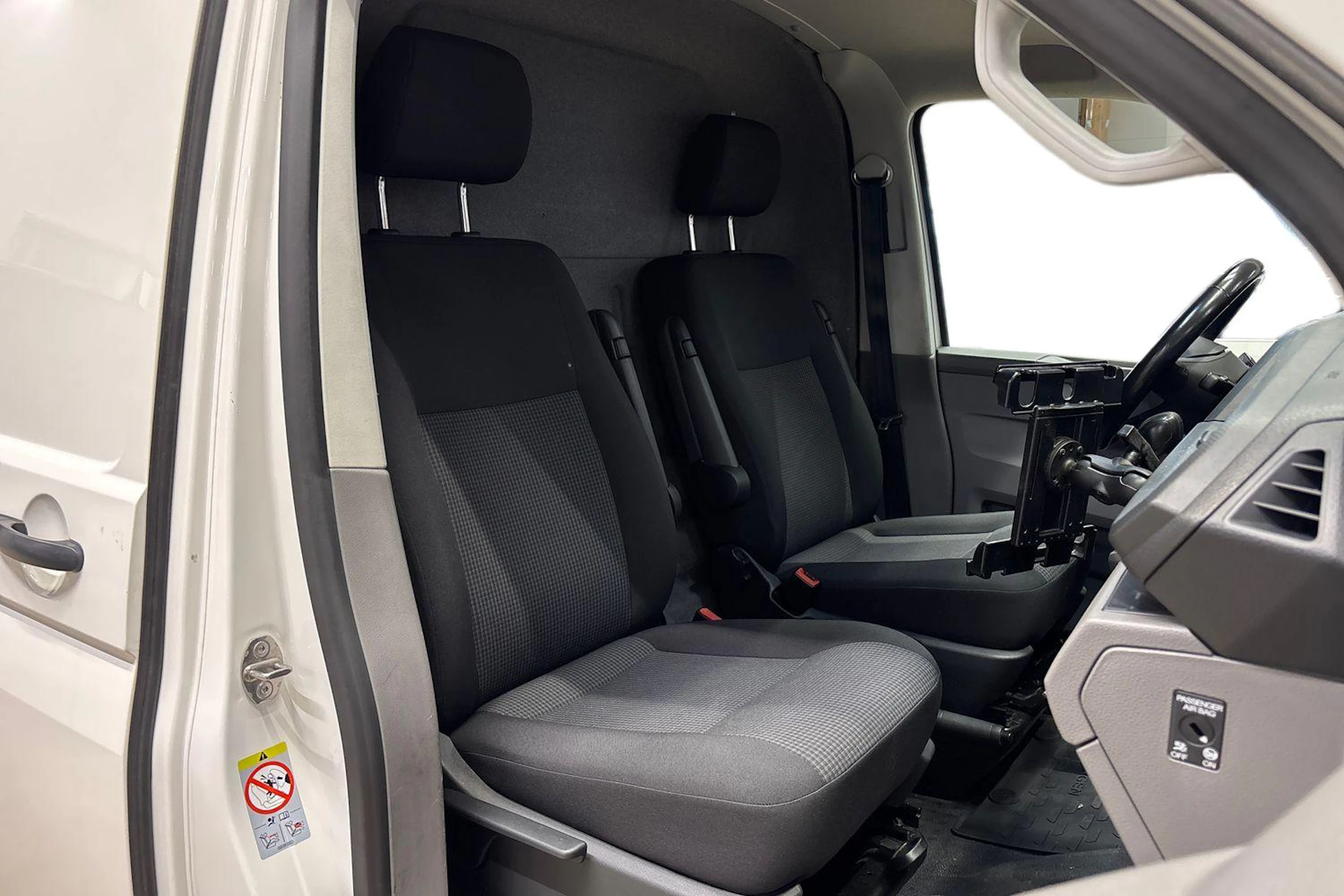 valkoinen Volkswagen Transporter 2021 kuva 11.