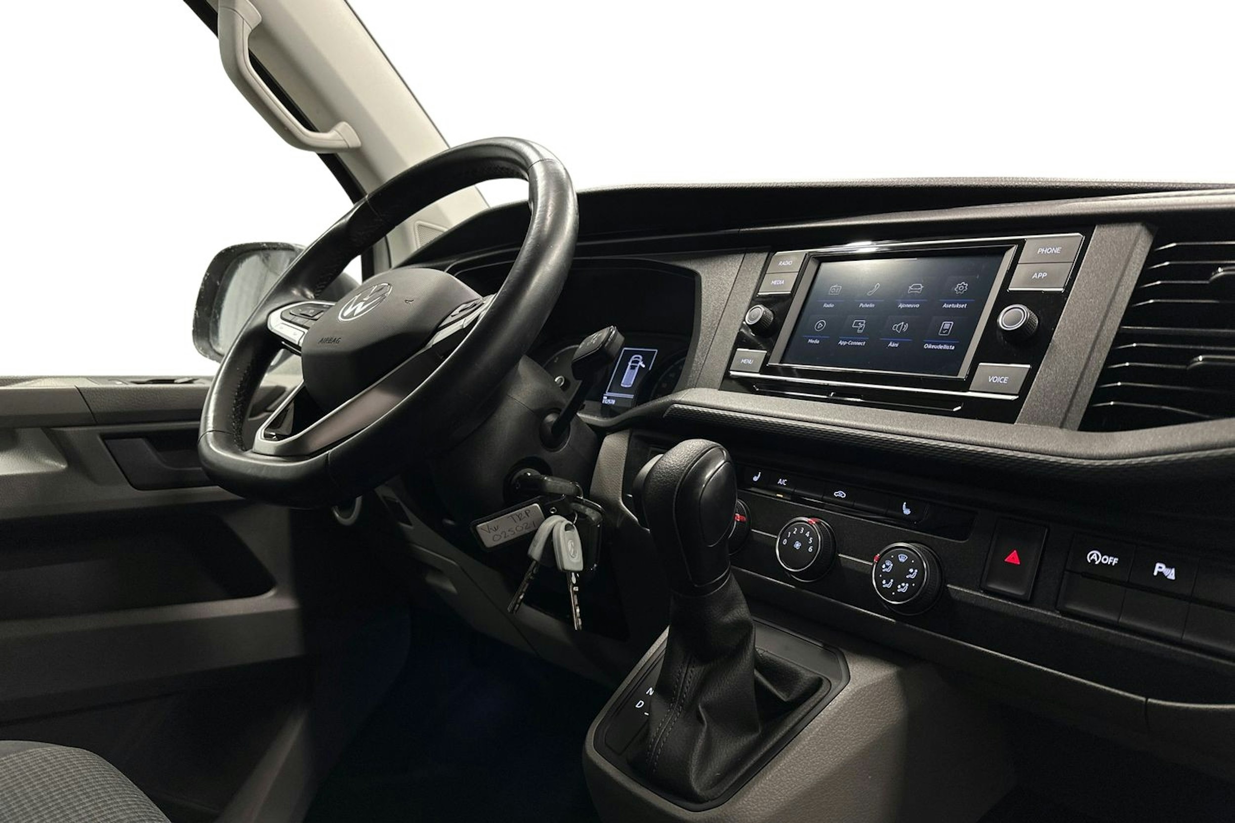 valkoinen Volkswagen Transporter 2022 kuva 7.