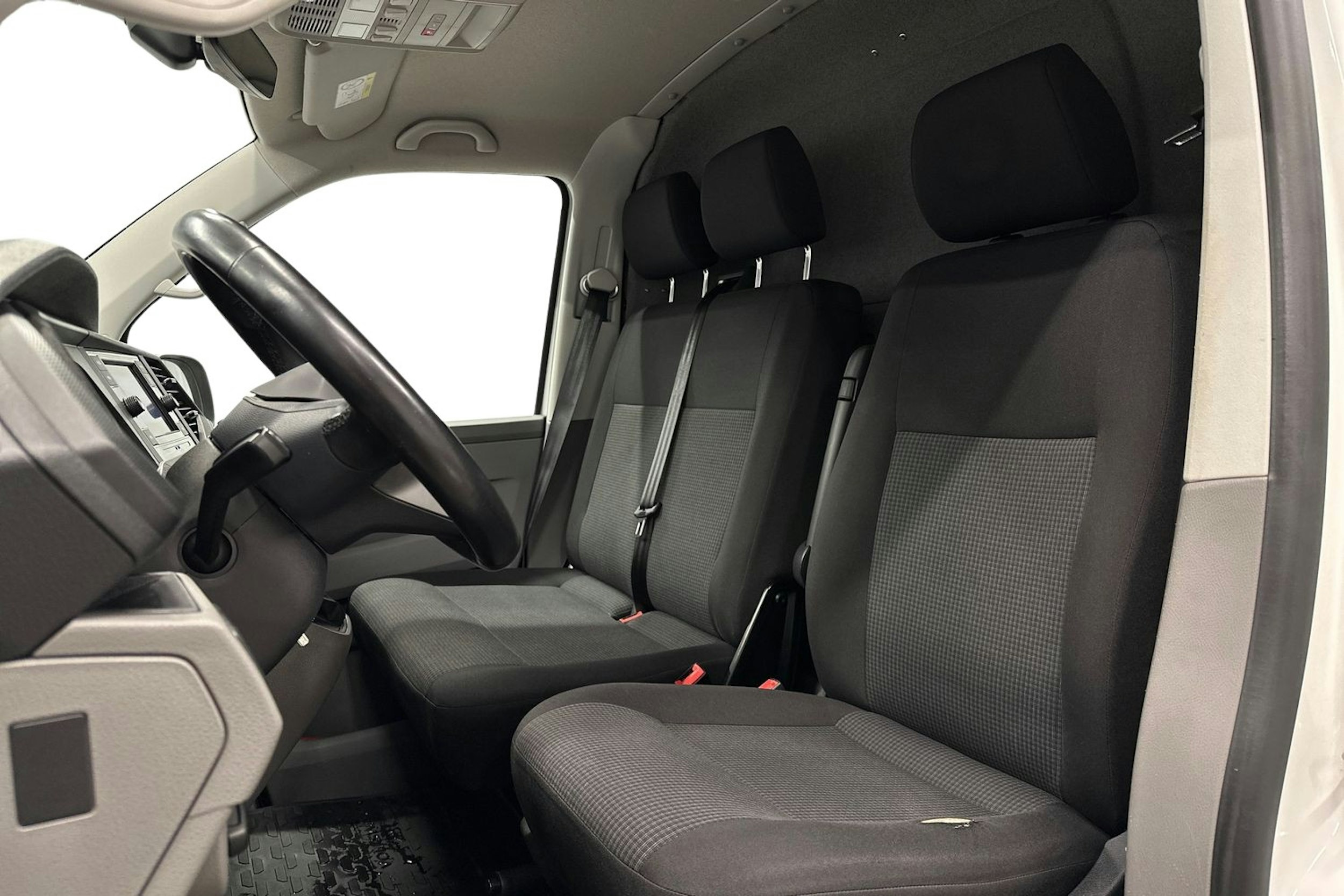 valkoinen Volkswagen Transporter 2022 kuva 8.