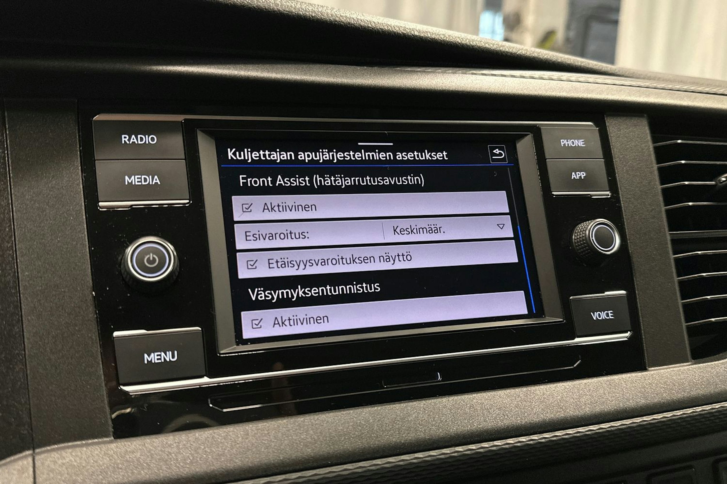 valkoinen Volkswagen Transporter 2022 kuva 19.