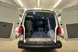 valkoinen Volkswagen Transporter 2022 kuva 22.