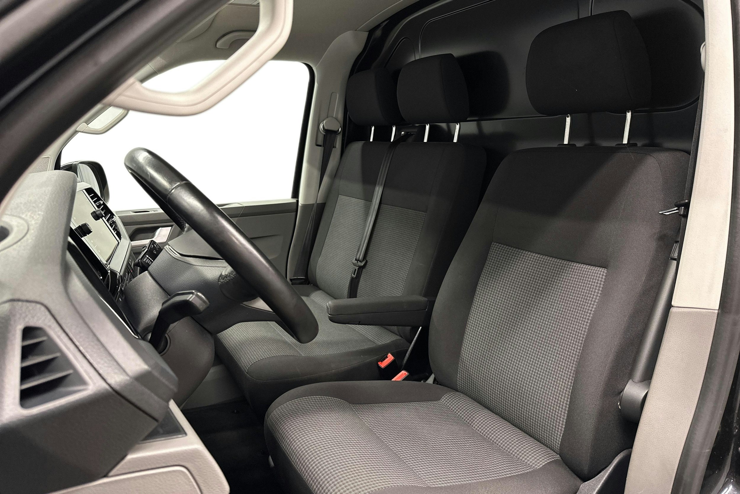 musta Volkswagen Transporter 2022 kuva 8.