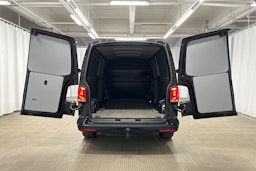 musta Volkswagen Transporter 2022 kuva 10.