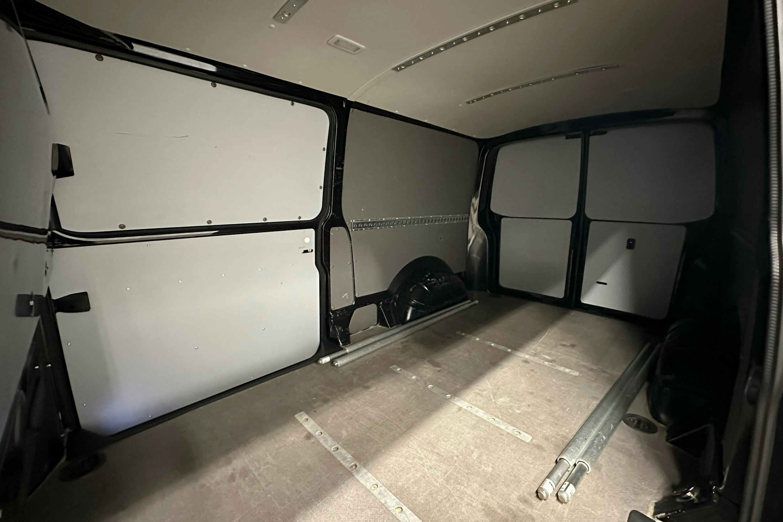 musta Volkswagen Transporter 2022 kuva 11.