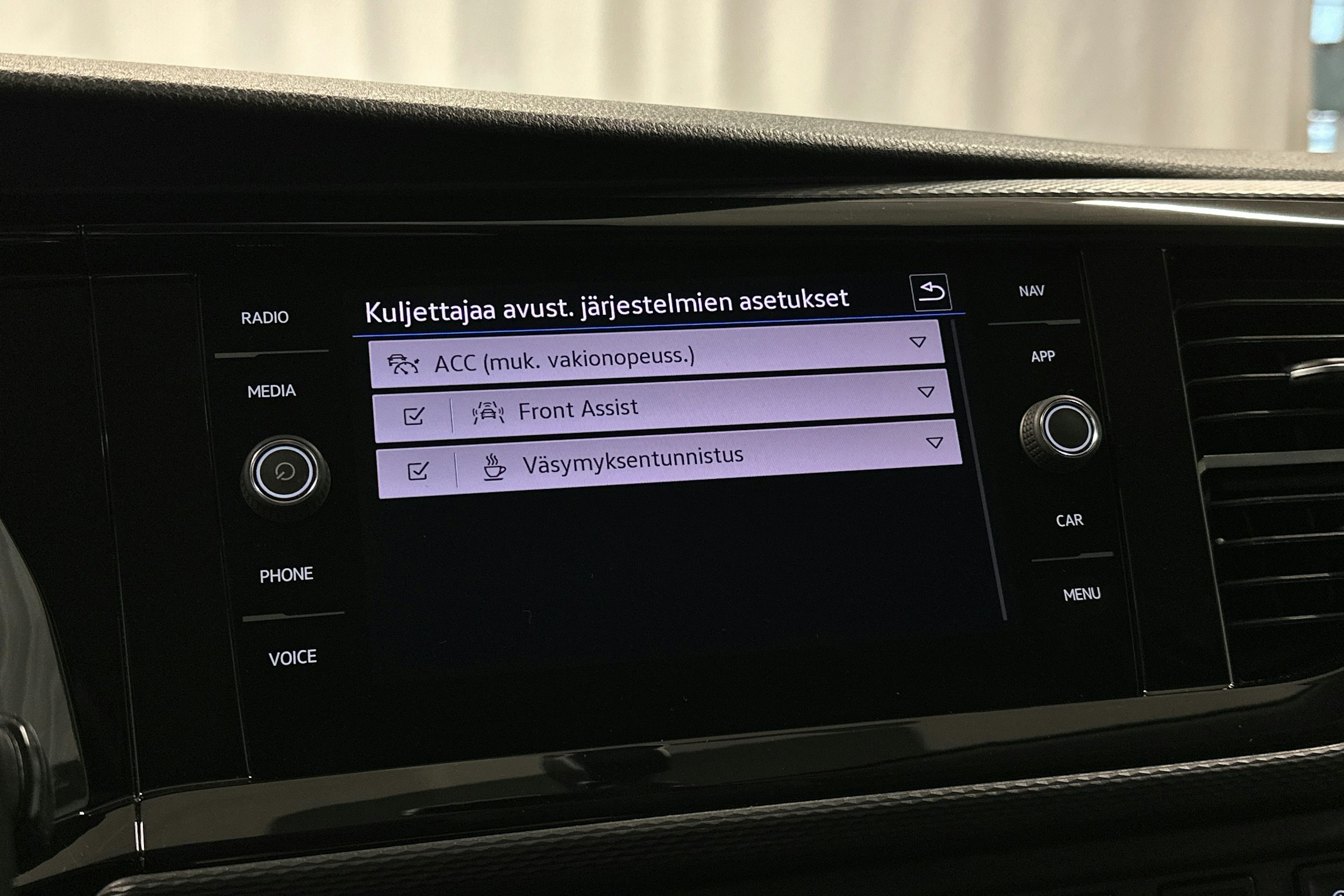 musta Volkswagen Transporter 2022 kuva 20.