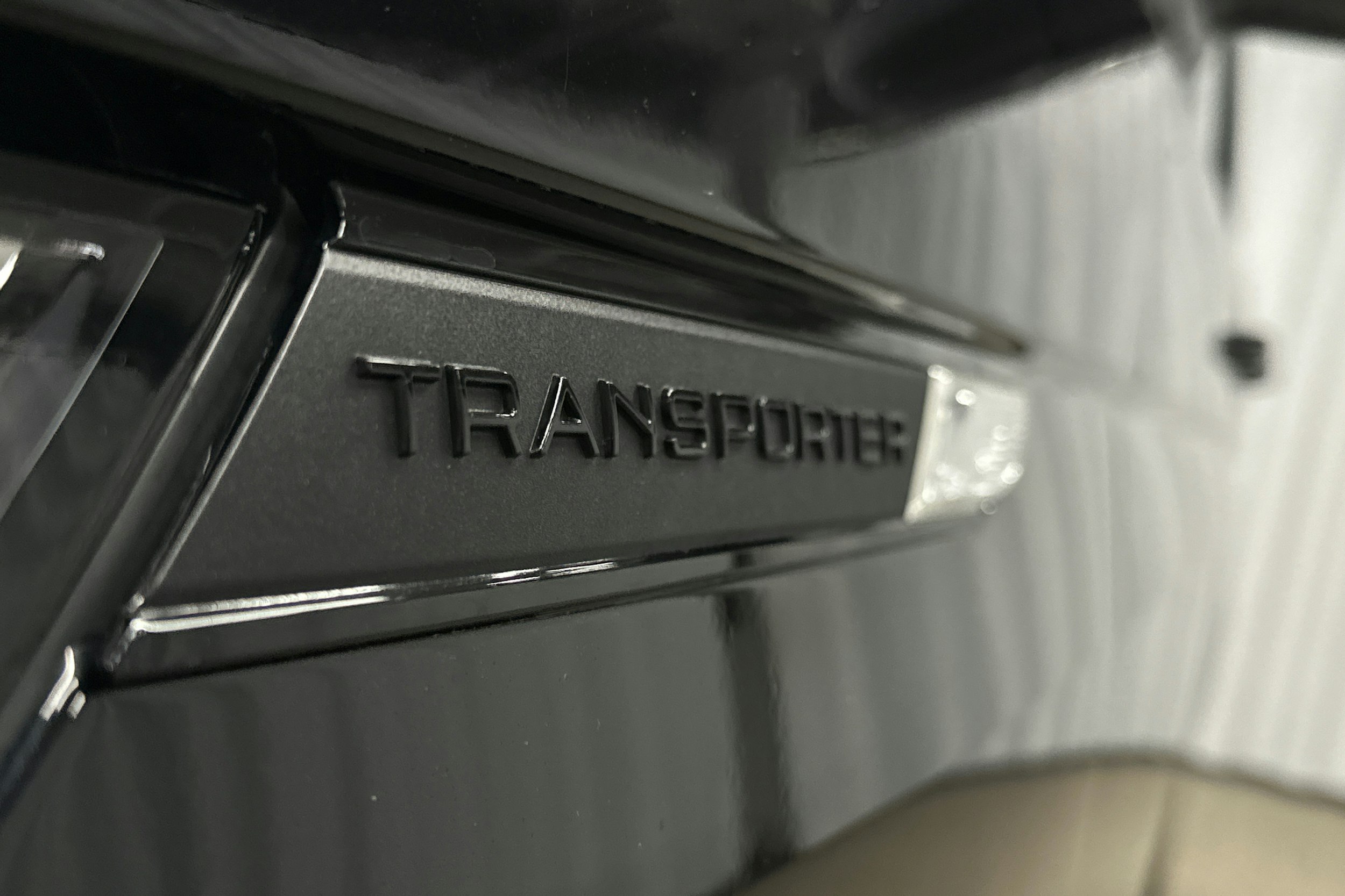 musta Volkswagen Transporter 2022 kuva 27.