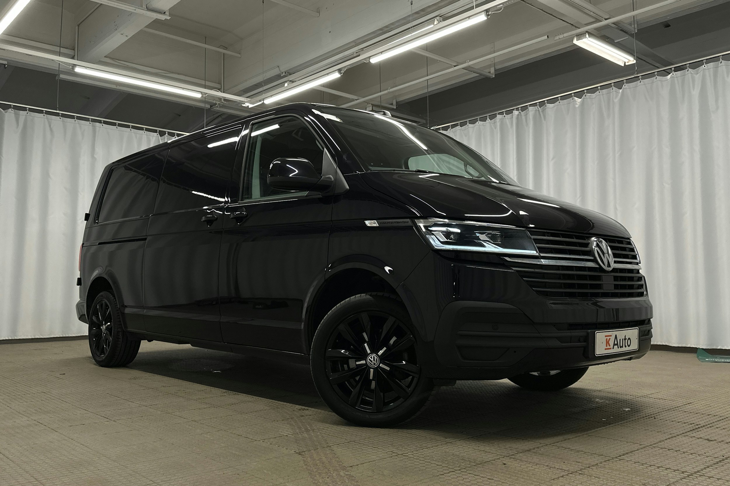 musta Volkswagen Transporter 2022 kuva 28.
