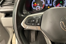 valkoinen Volkswagen Transporter 2022 kuva 10.