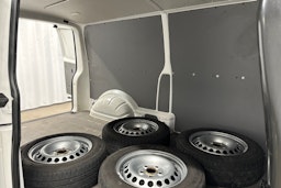valkoinen Volkswagen Transporter 2022 kuva 20.