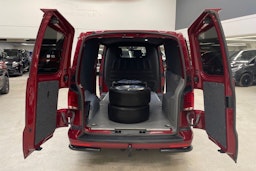 met. punainen Volkswagen Transporter 2022 kuva 14.