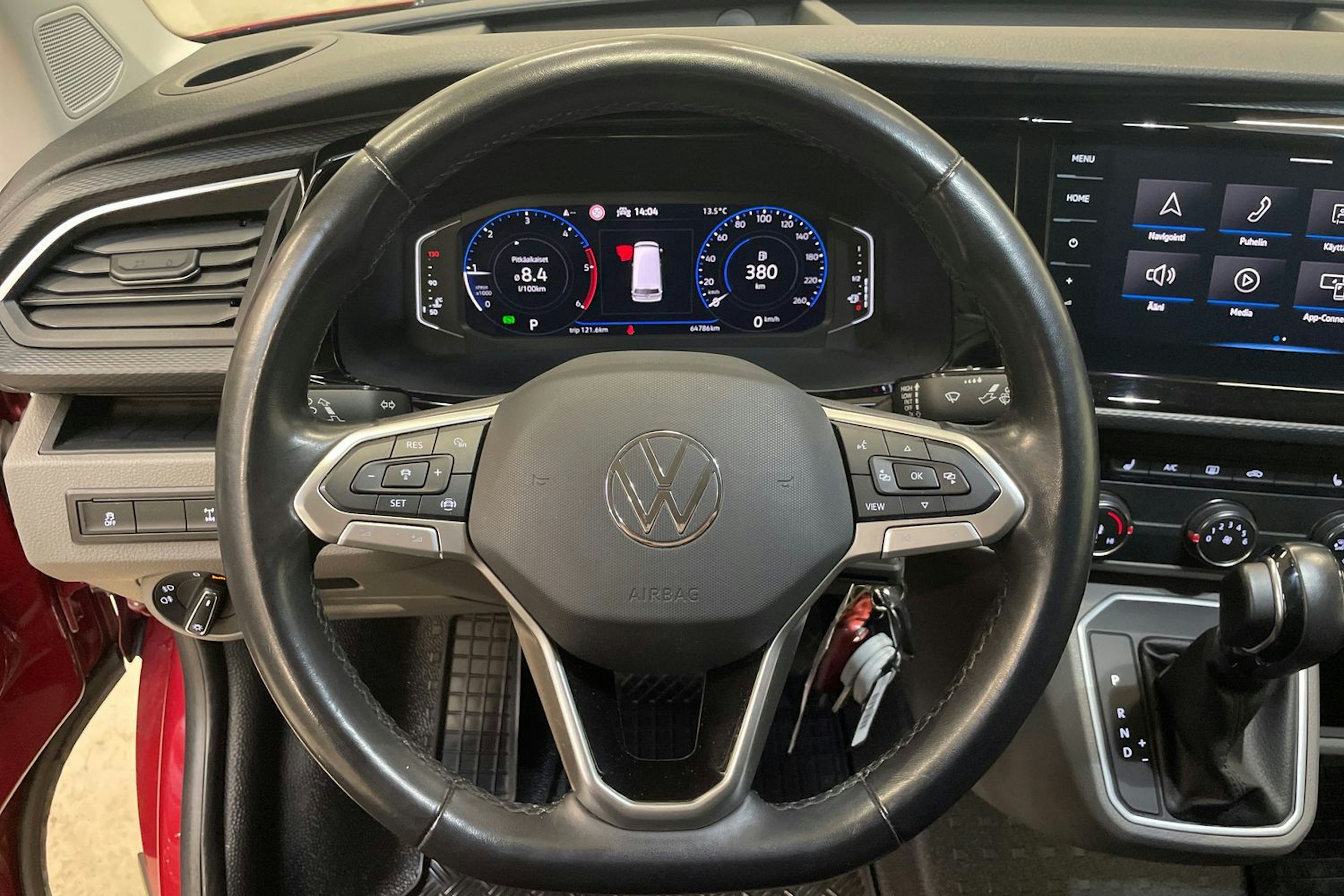 met. punainen Volkswagen Transporter 2022 kuva 17.