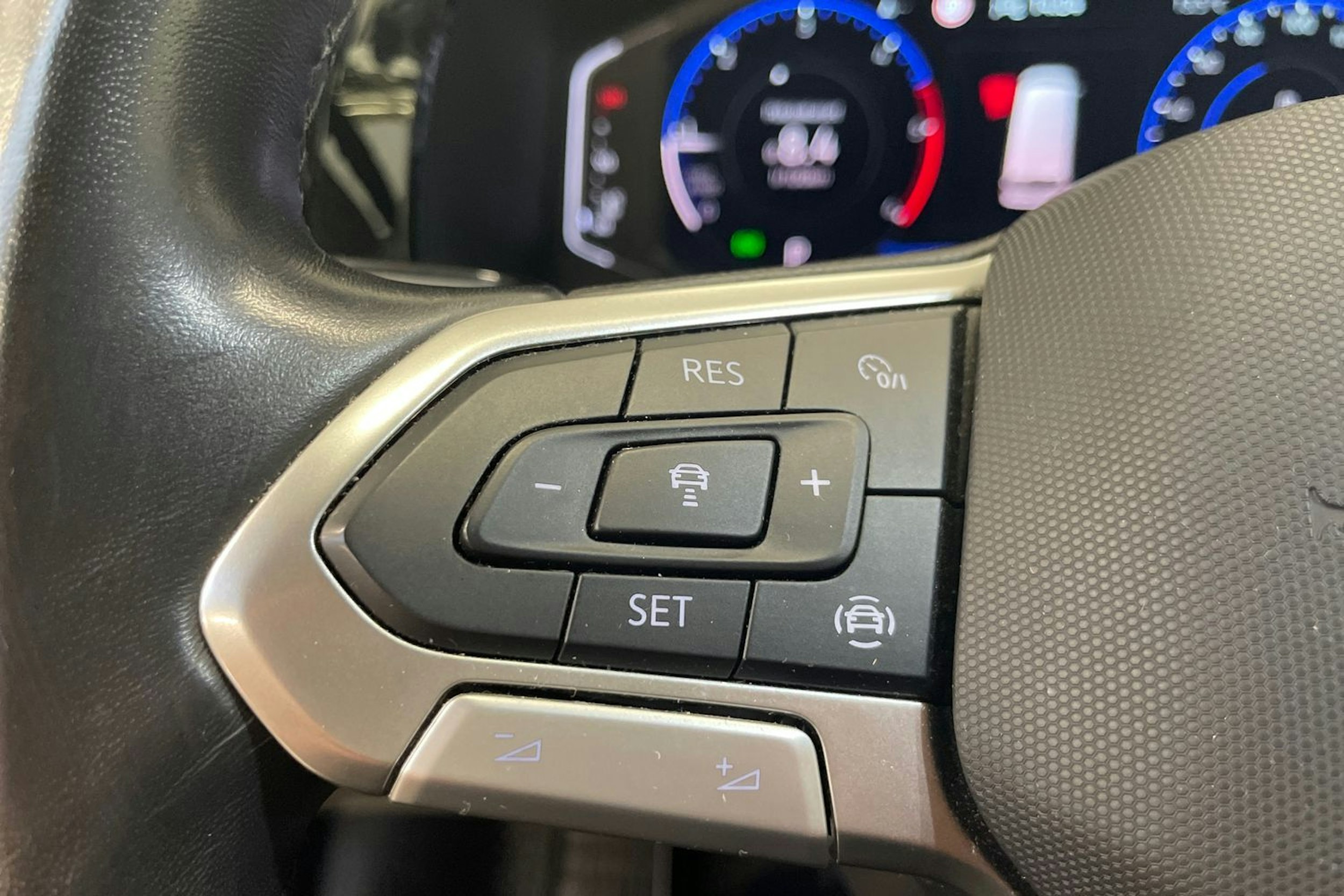 met. punainen Volkswagen Transporter 2022 kuva 18.