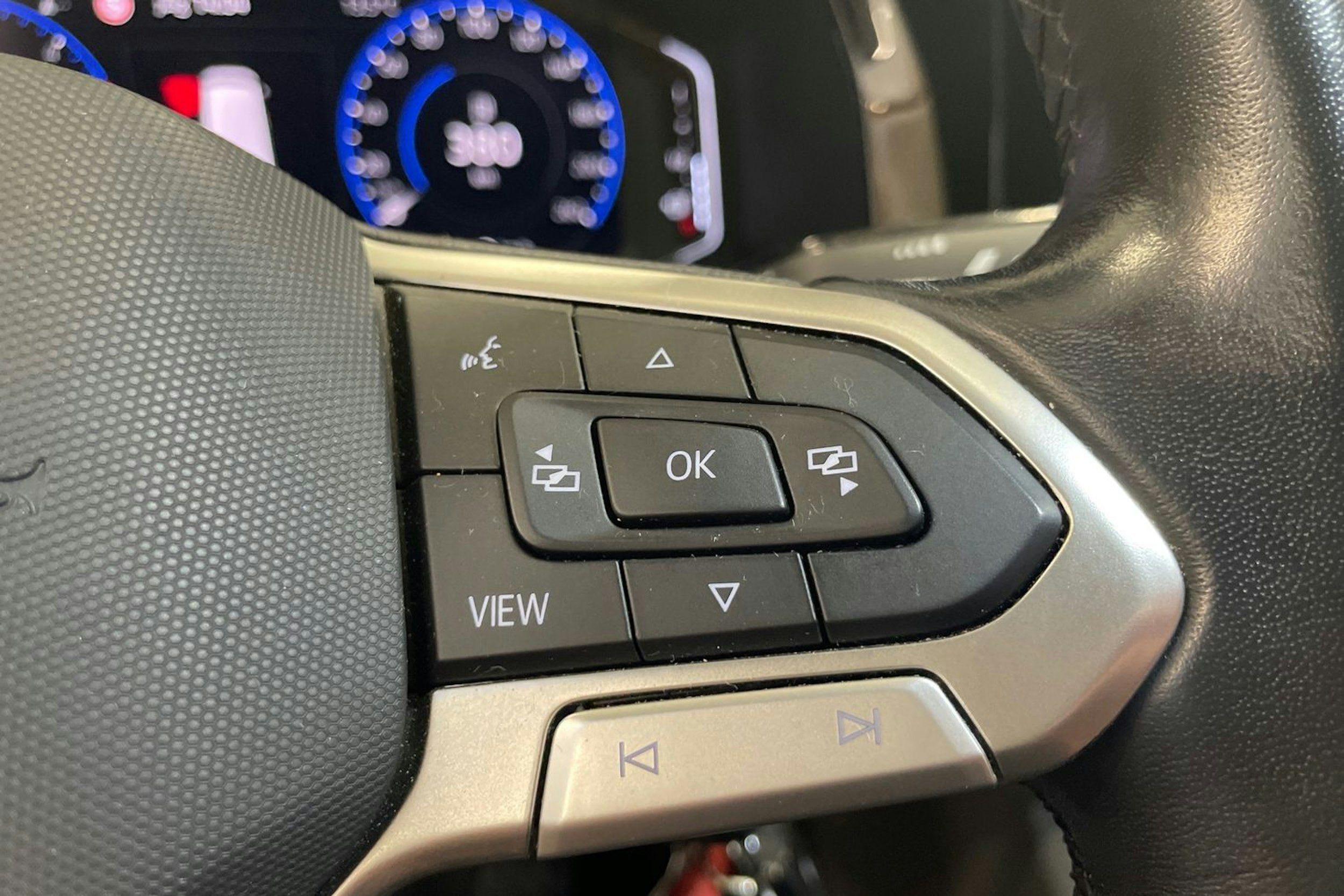 met. punainen Volkswagen Transporter 2022 kuva 19.