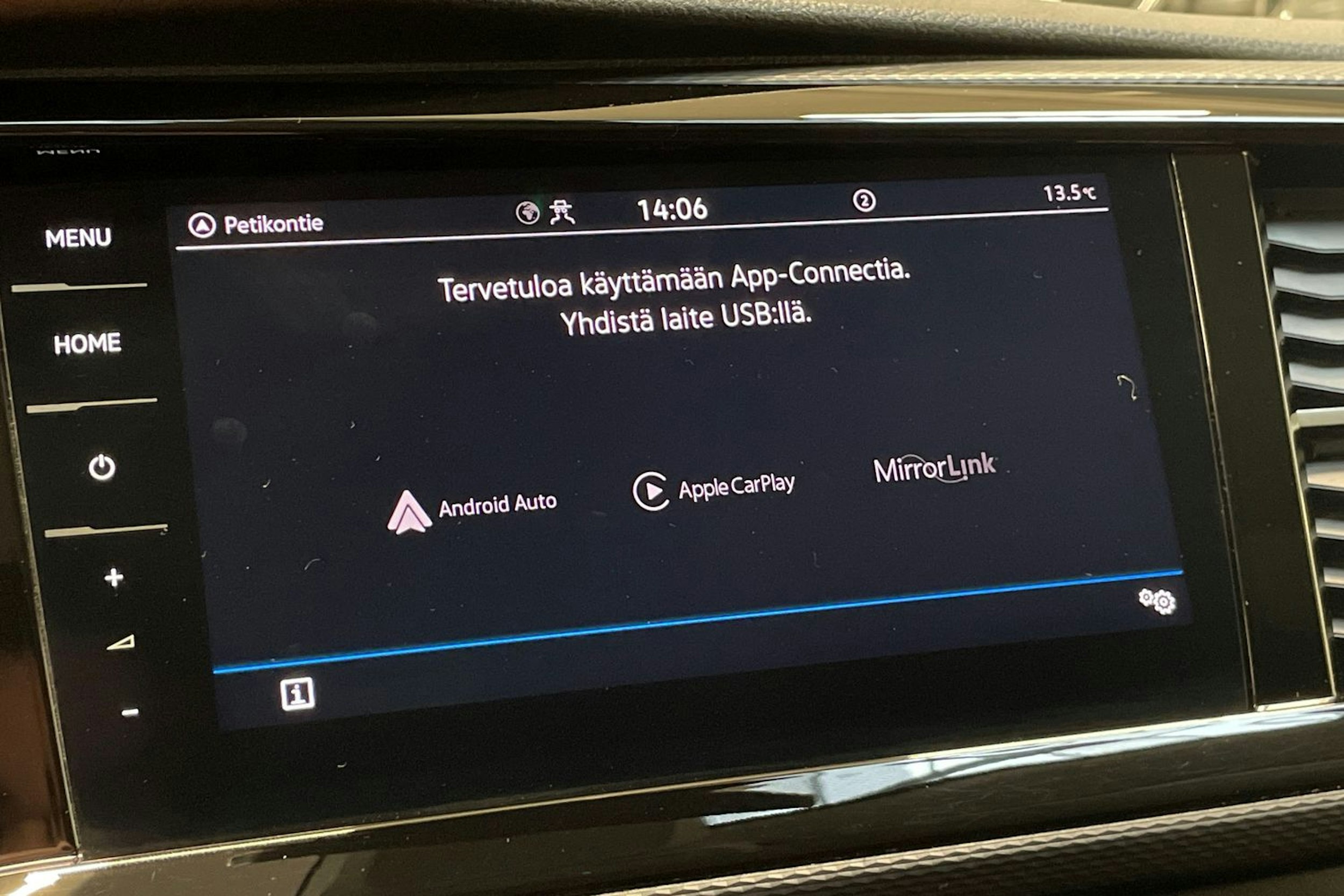 met. punainen Volkswagen Transporter 2022 kuva 24.