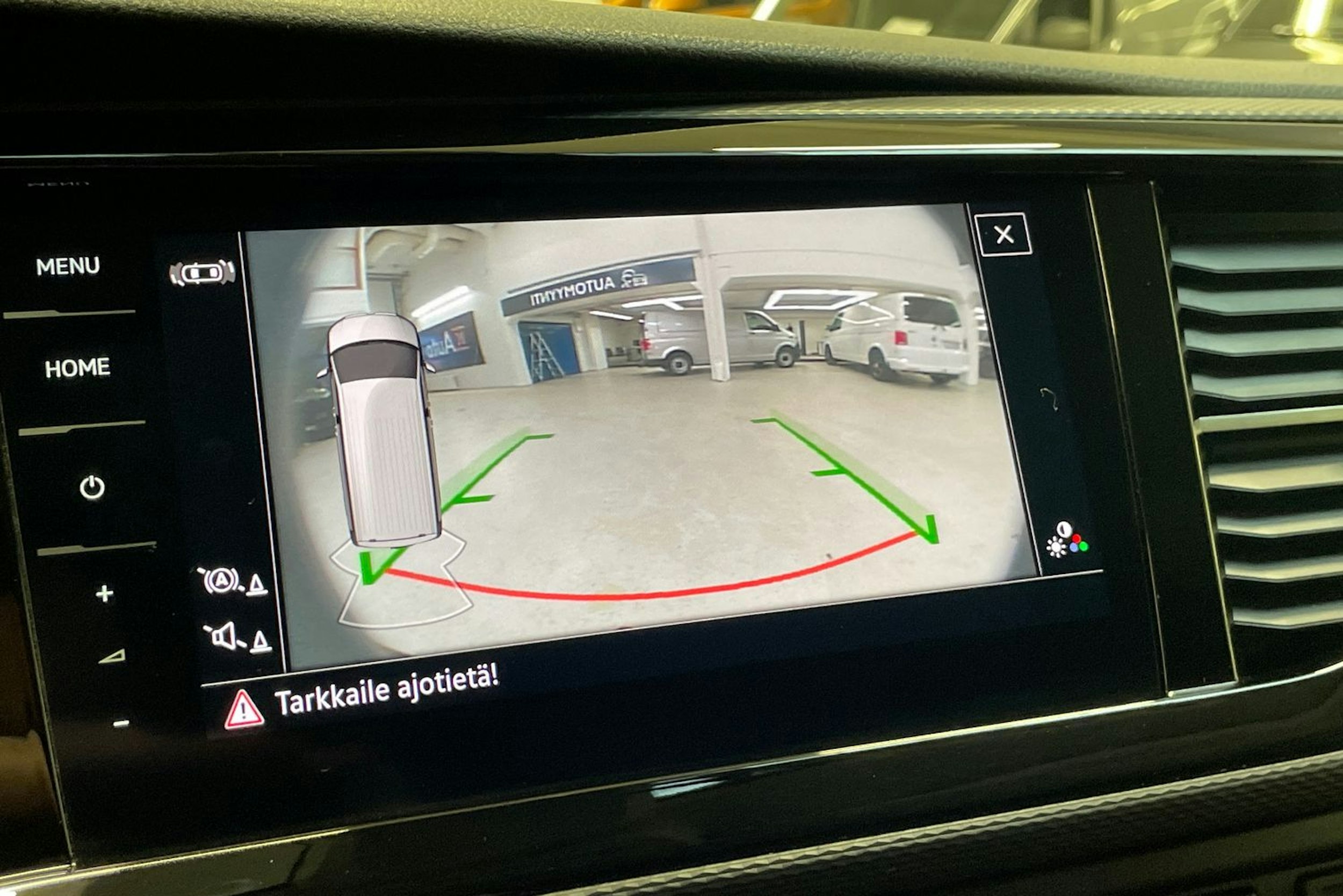 met. punainen Volkswagen Transporter 2022 kuva 25.