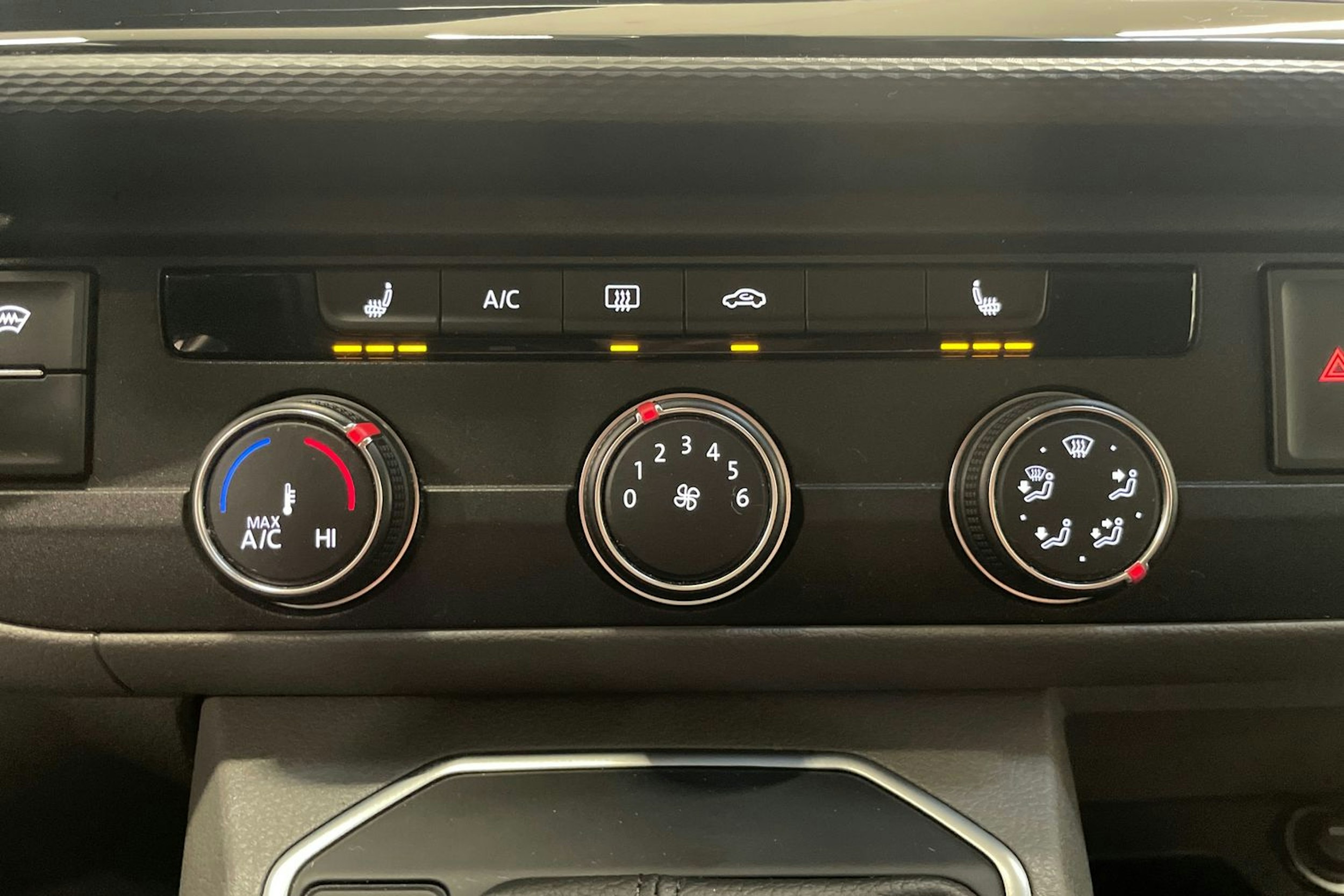 met. punainen Volkswagen Transporter 2022 kuva 26.