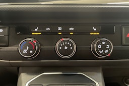 met. punainen Volkswagen Transporter 2022 kuva 26.