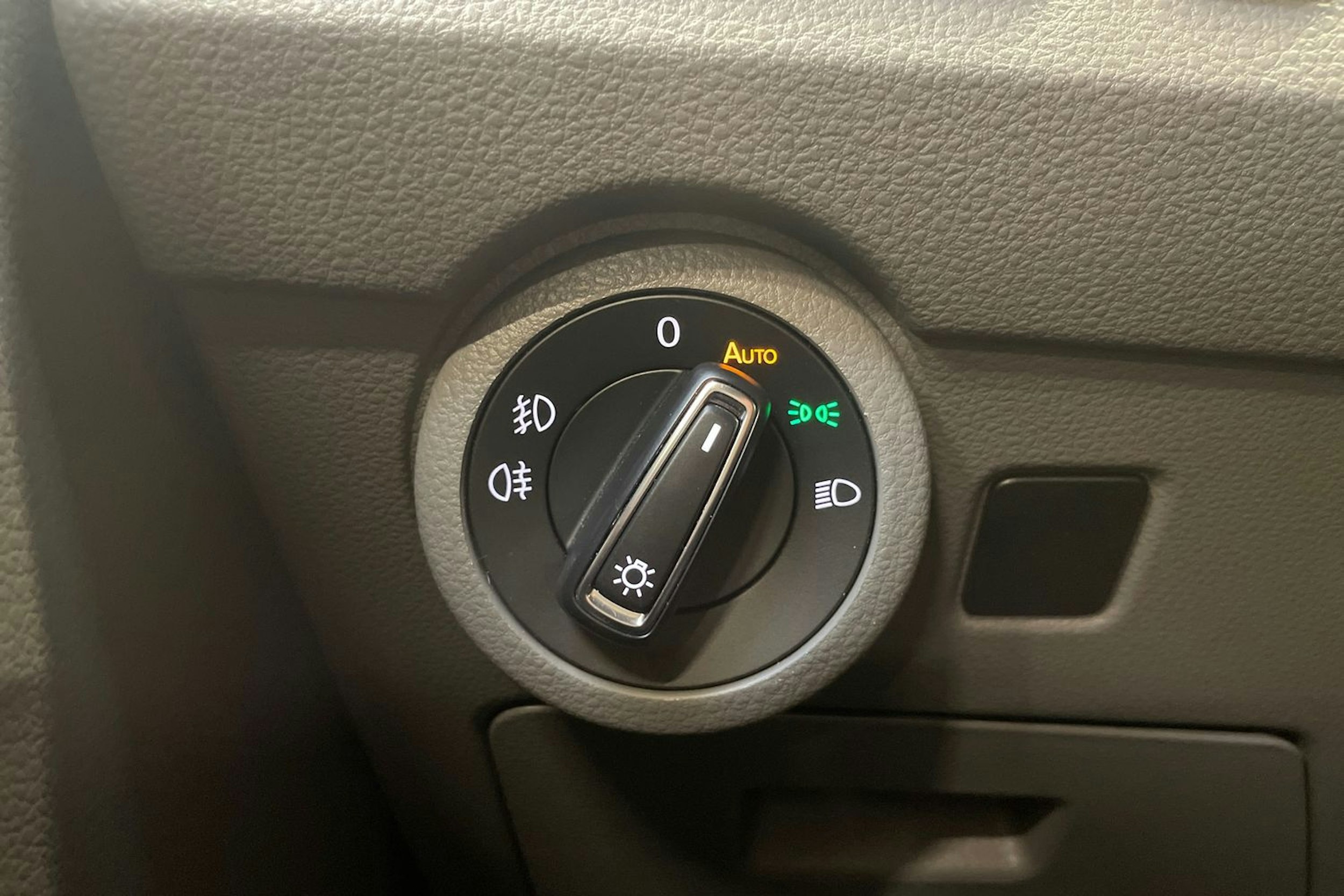 met. punainen Volkswagen Transporter 2022 kuva 29.