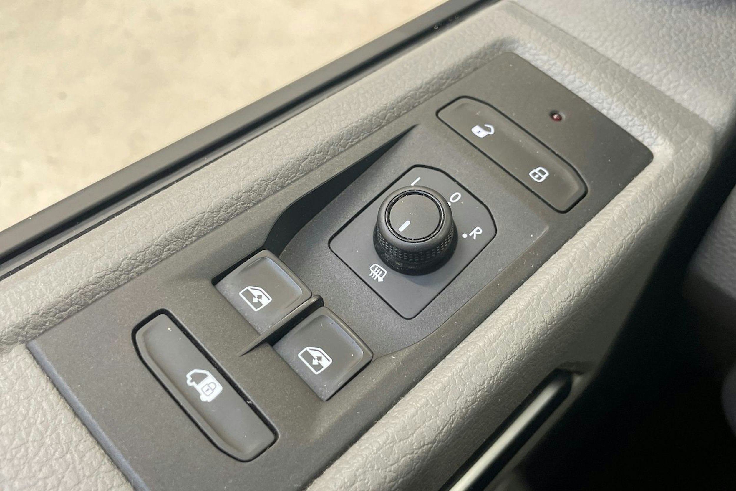 met. punainen Volkswagen Transporter 2022 kuva 30.