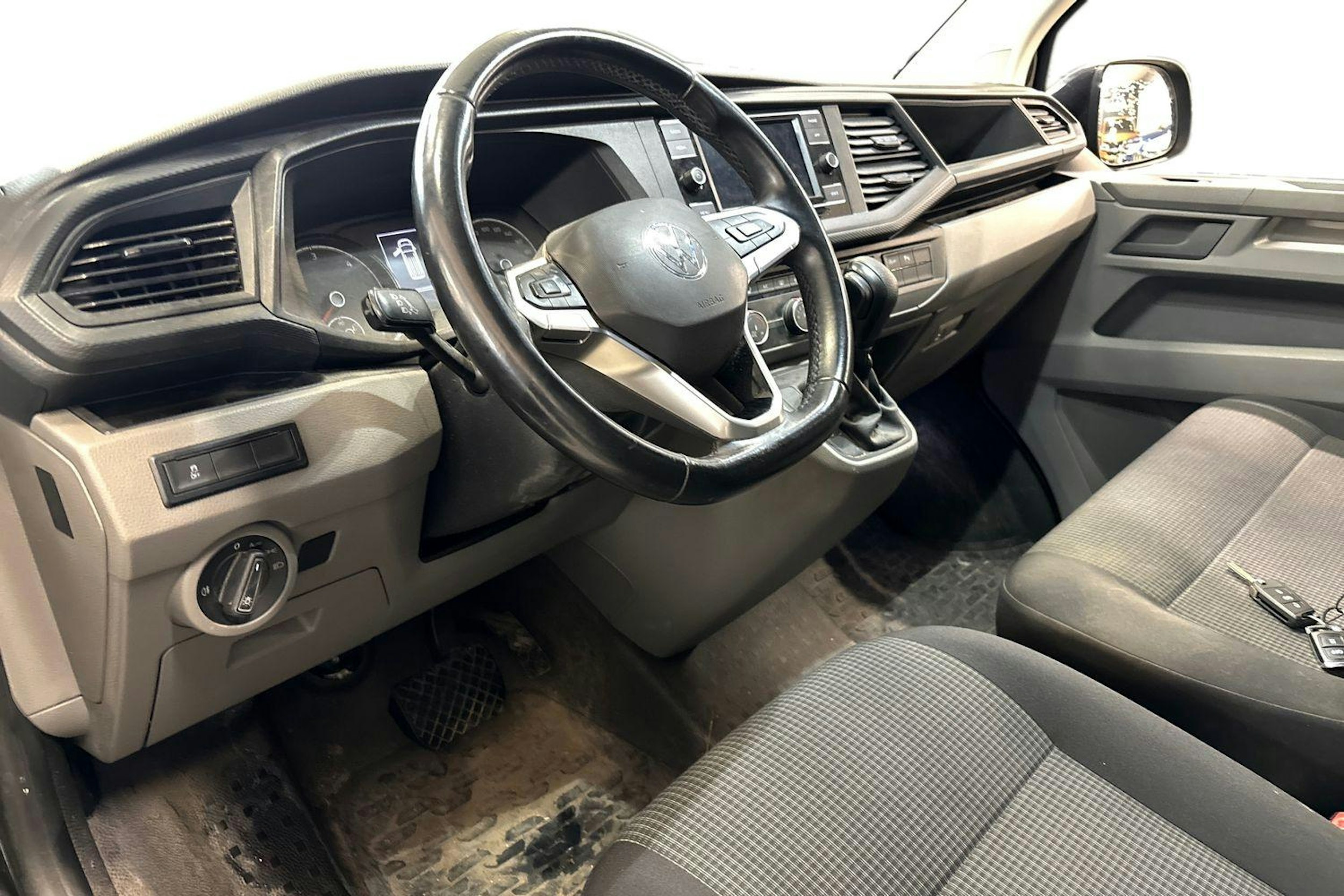 met. musta Volkswagen Transporter 2022 kuva 3.