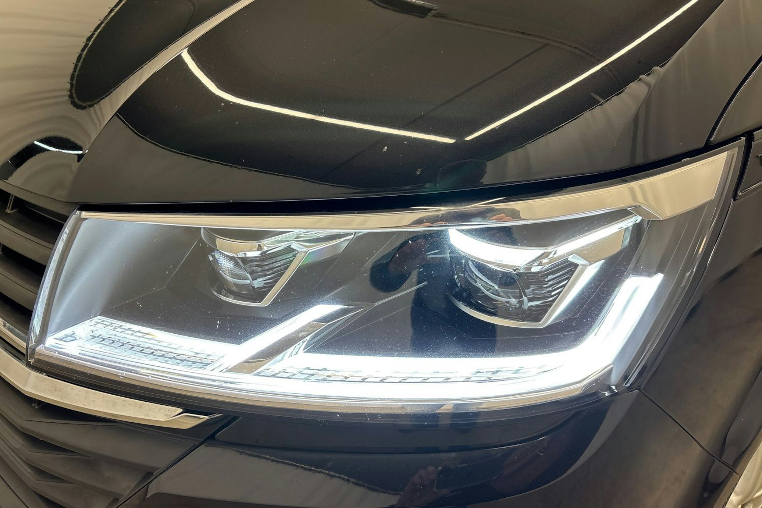 met. musta Volkswagen Transporter 2022 kuva 27.