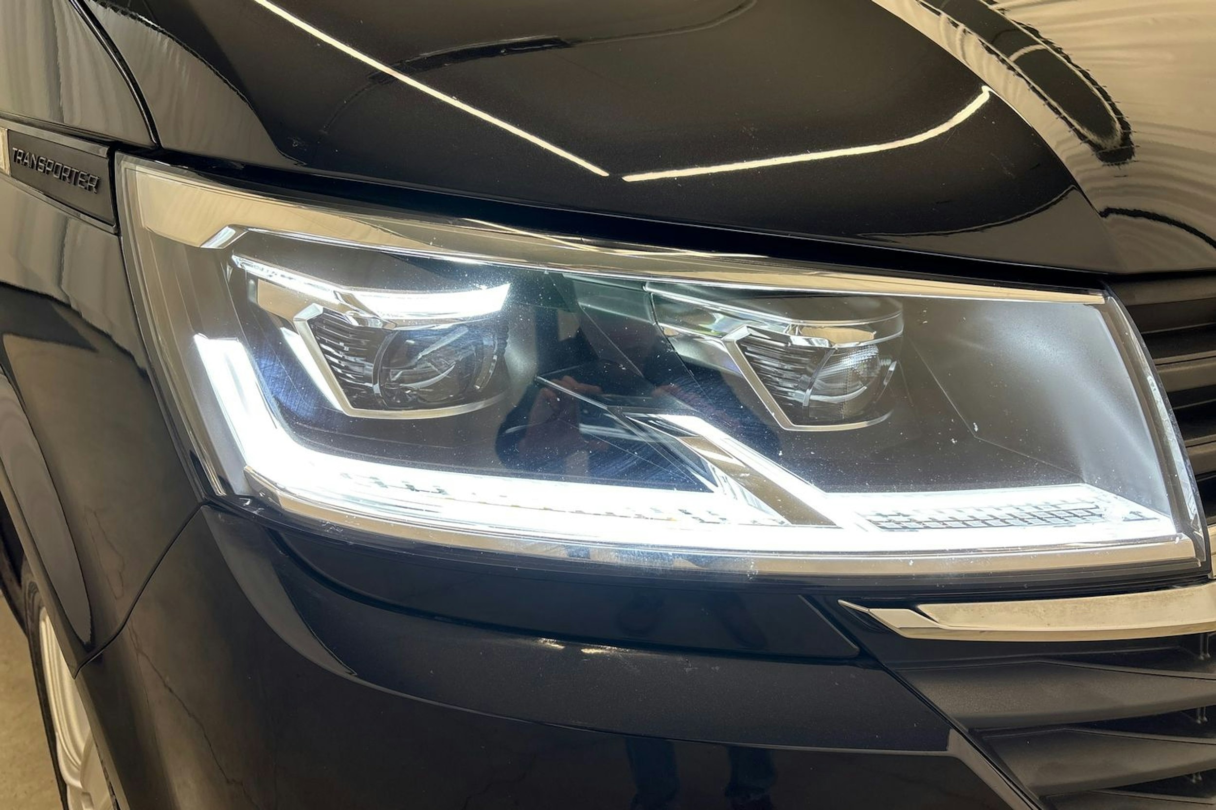 met. musta Volkswagen Transporter 2022 kuva 29.