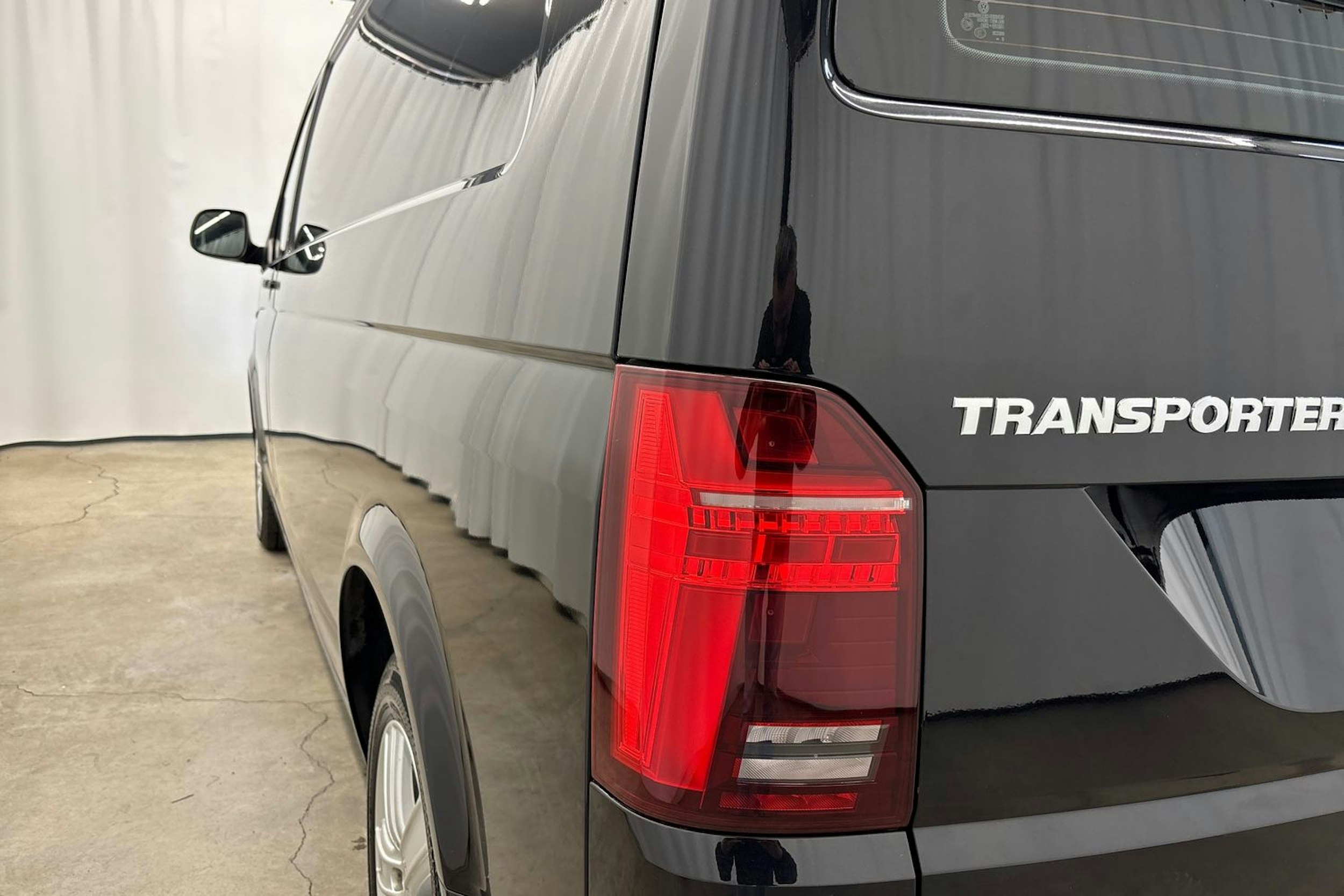 met. musta Volkswagen Transporter 2022 kuva 31.