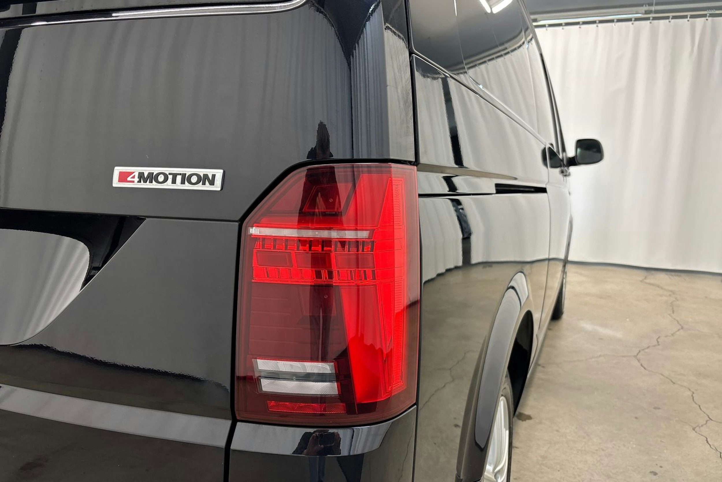 met. musta Volkswagen Transporter 2022 kuva 33.