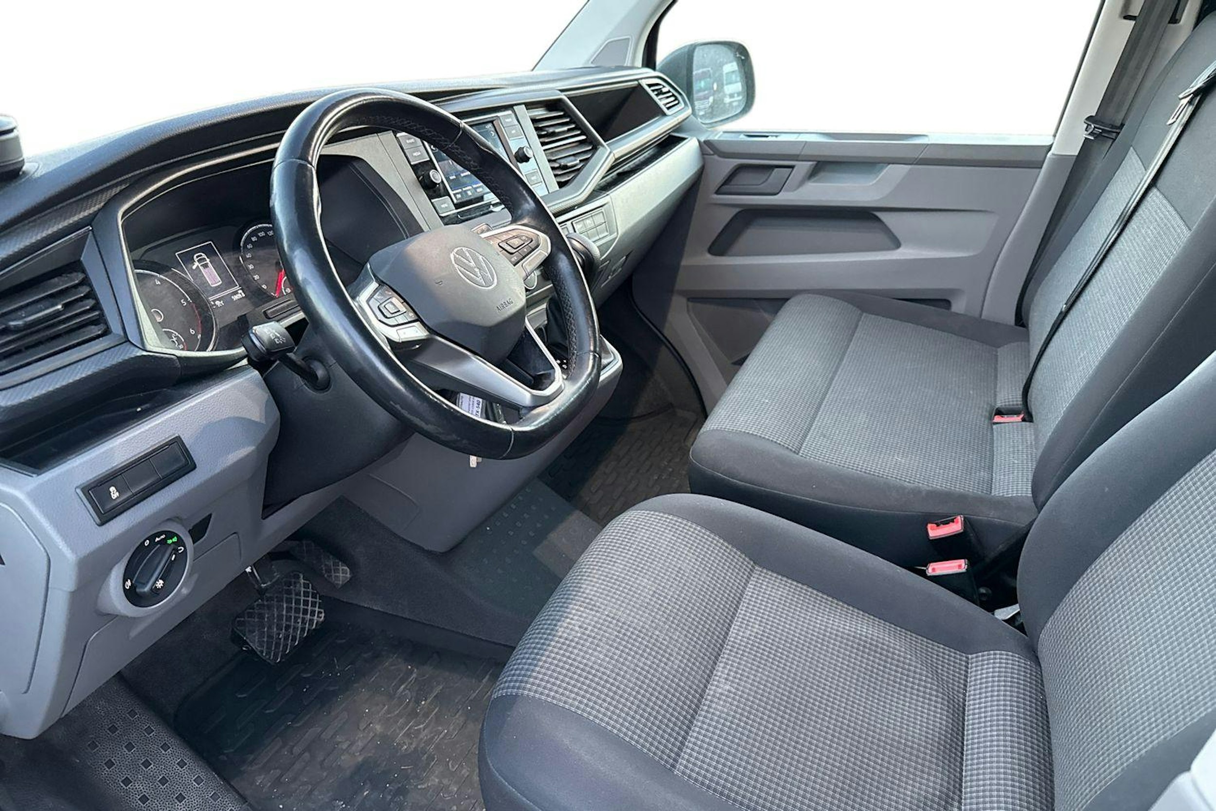 harmaa Volkswagen Transporter 2022 kuva 3.