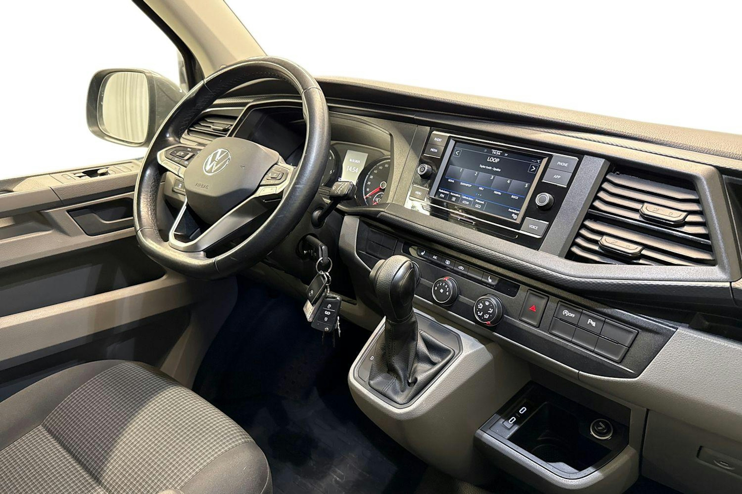 harmaa Volkswagen Transporter 2022 kuva 11.