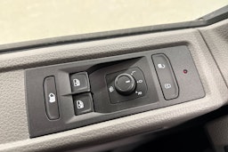 harmaa Volkswagen Transporter 2022 kuva 19.