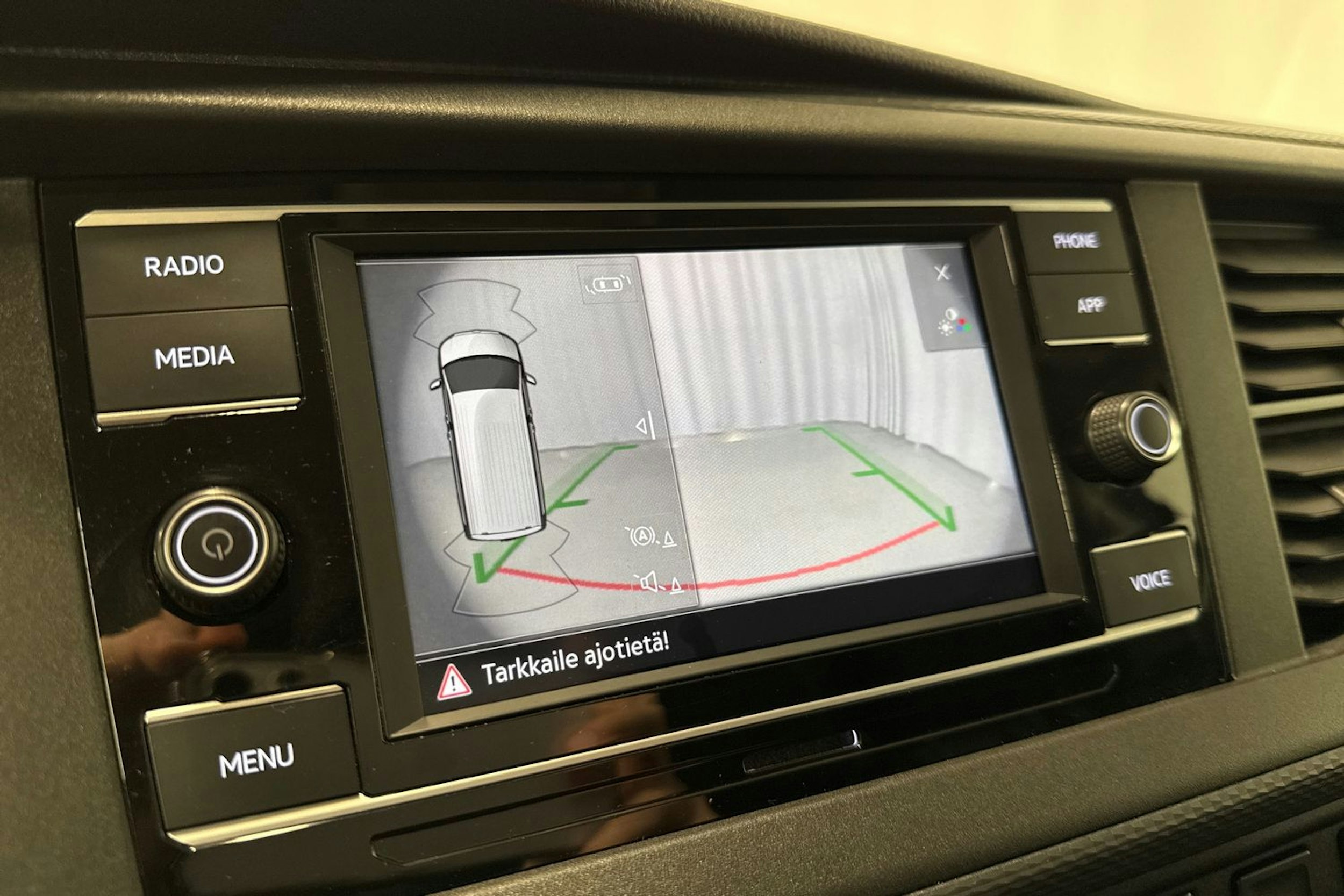 harmaa Volkswagen Transporter 2022 kuva 20.