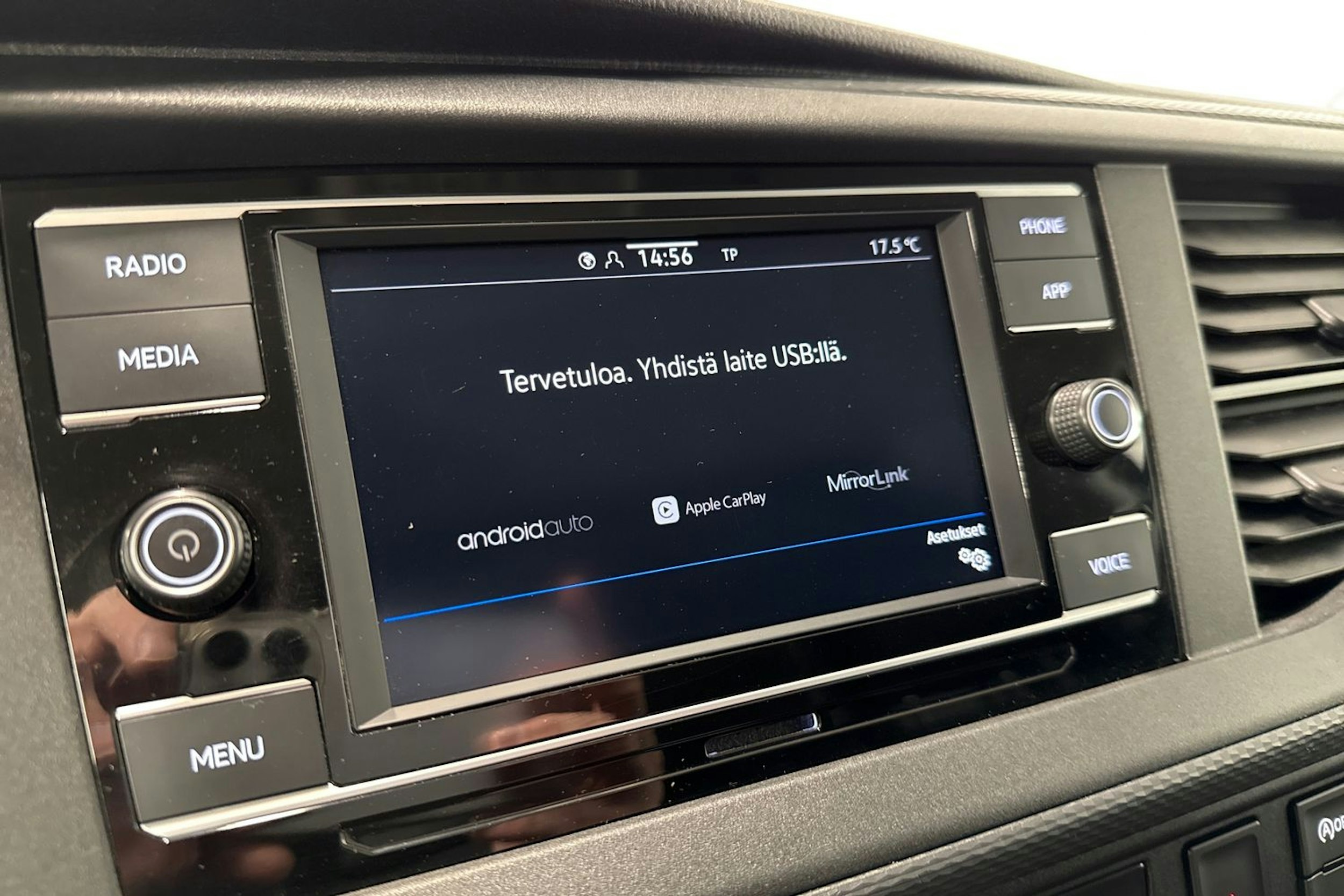 harmaa Volkswagen Transporter 2022 kuva 21.