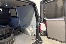 harmaa Volkswagen Transporter 2022 kuva 25.