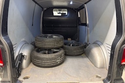harmaa Volkswagen Transporter 2022 kuva 26.