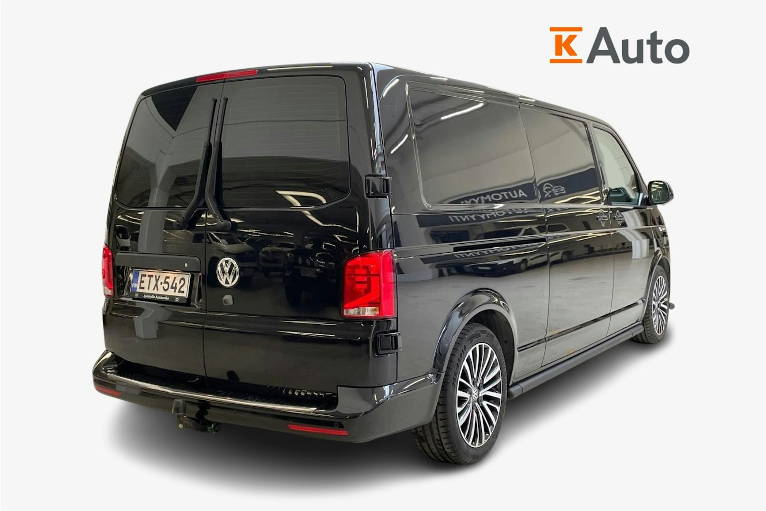 musta Volkswagen Transporter 2022 kuva 2.