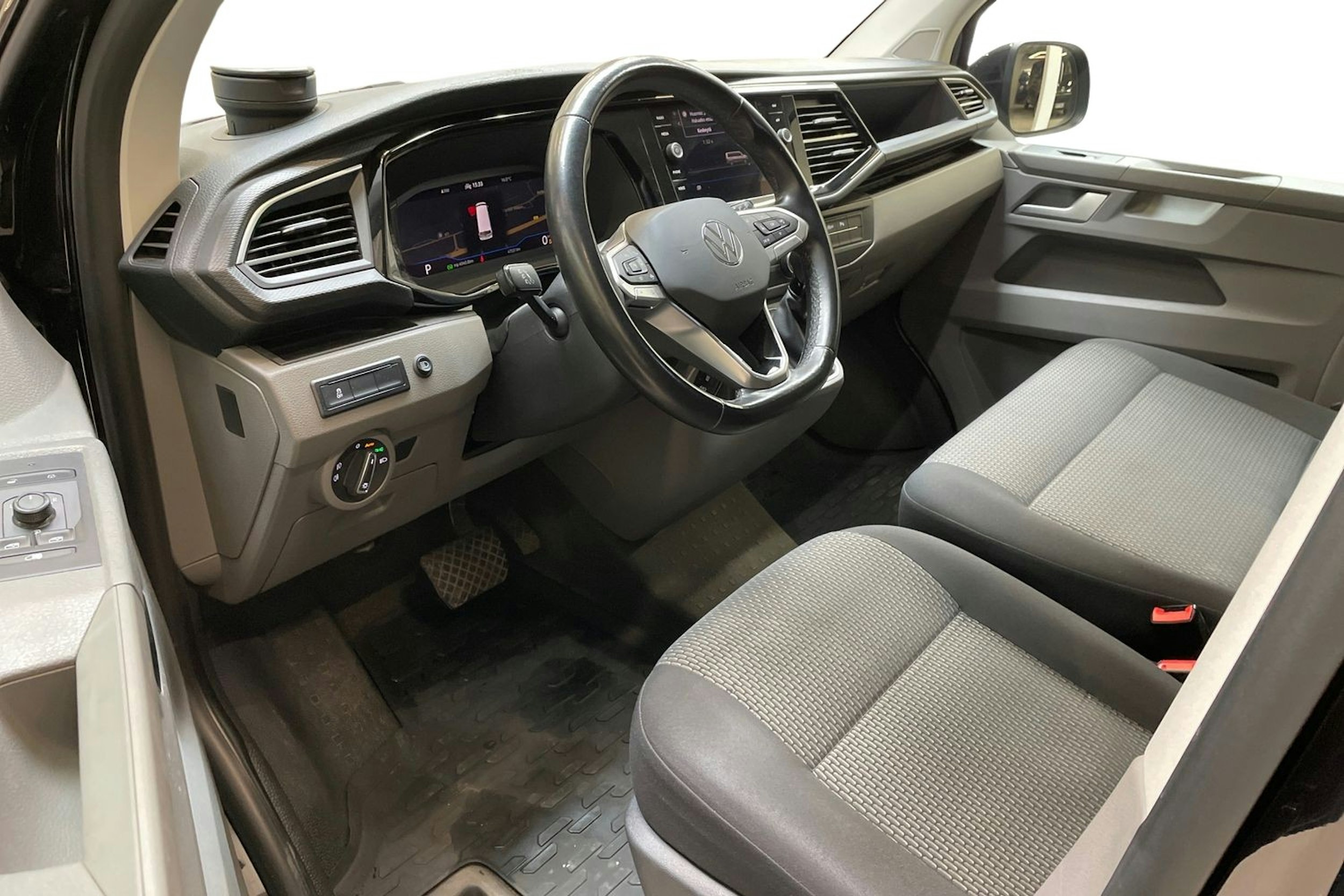 musta Volkswagen Transporter 2022 kuva 7.