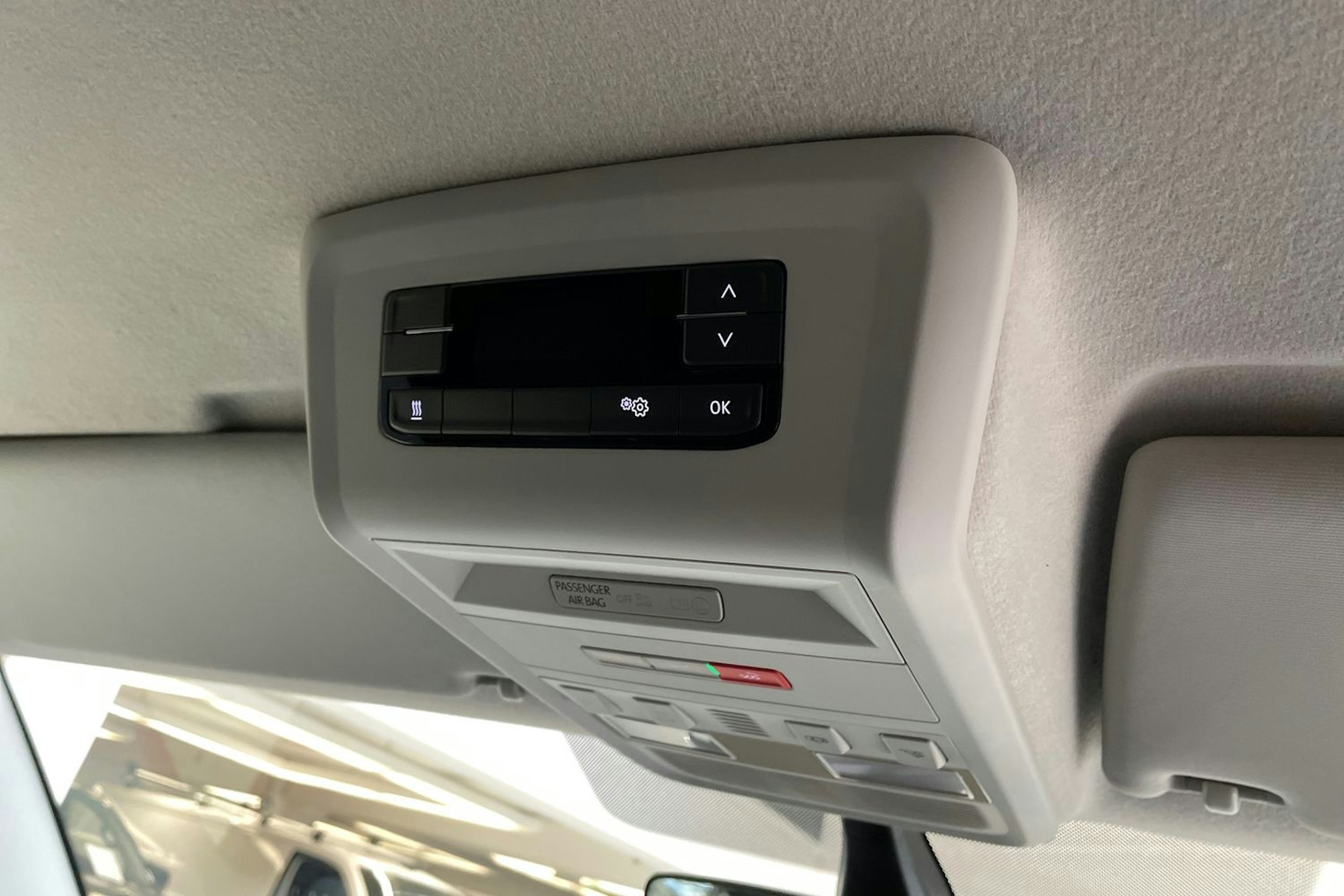 musta Volkswagen Transporter 2022 kuva 14.