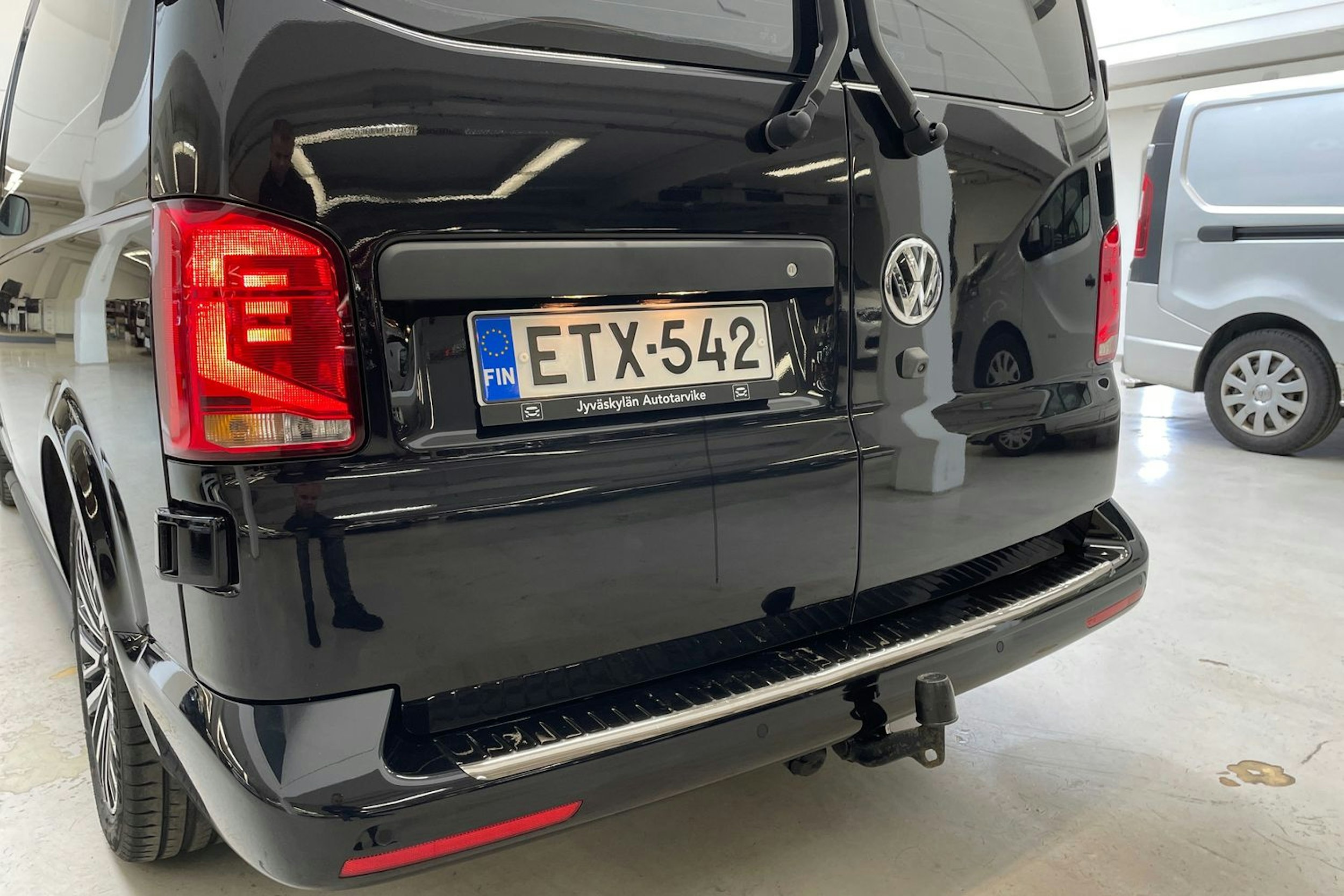 musta Volkswagen Transporter 2022 kuva 18.