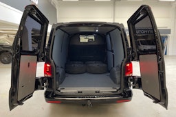 musta Volkswagen Transporter 2022 kuva 19.
