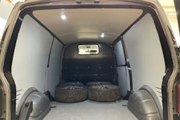 musta Volkswagen Transporter 2022 kuva 20.
